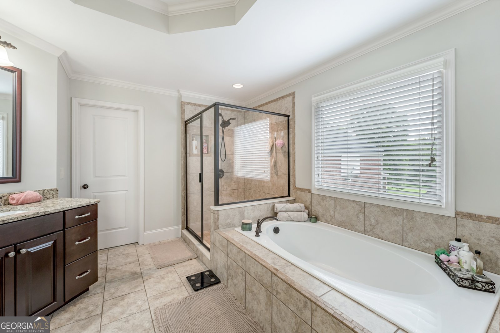 6435 Lakeaires Drive Cumming - 33