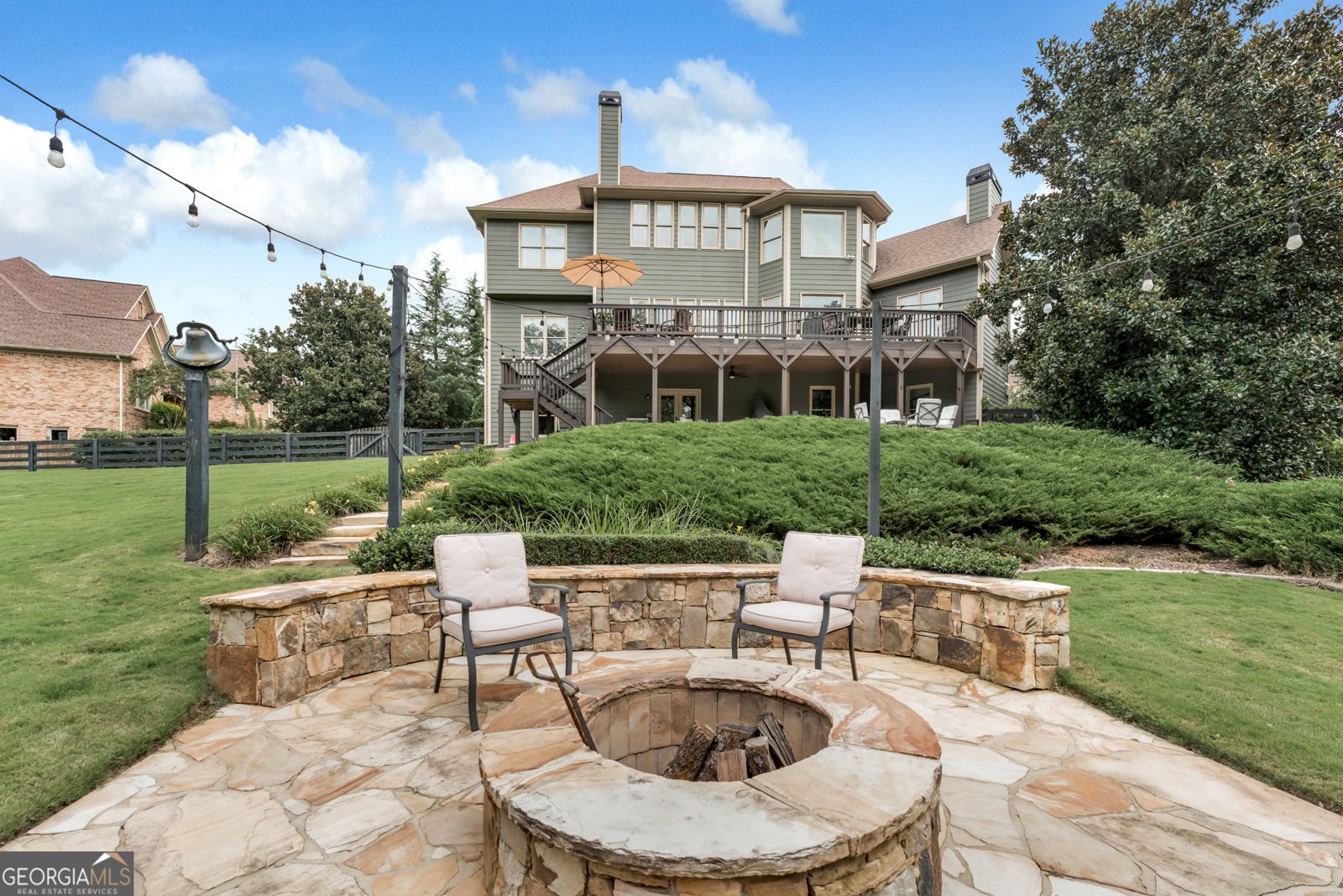 6435 Lakeaires Drive Cumming - 55