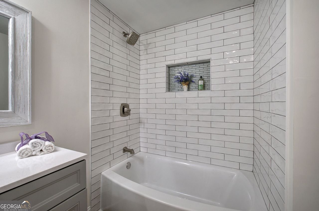 4749 COX Acworth - 3