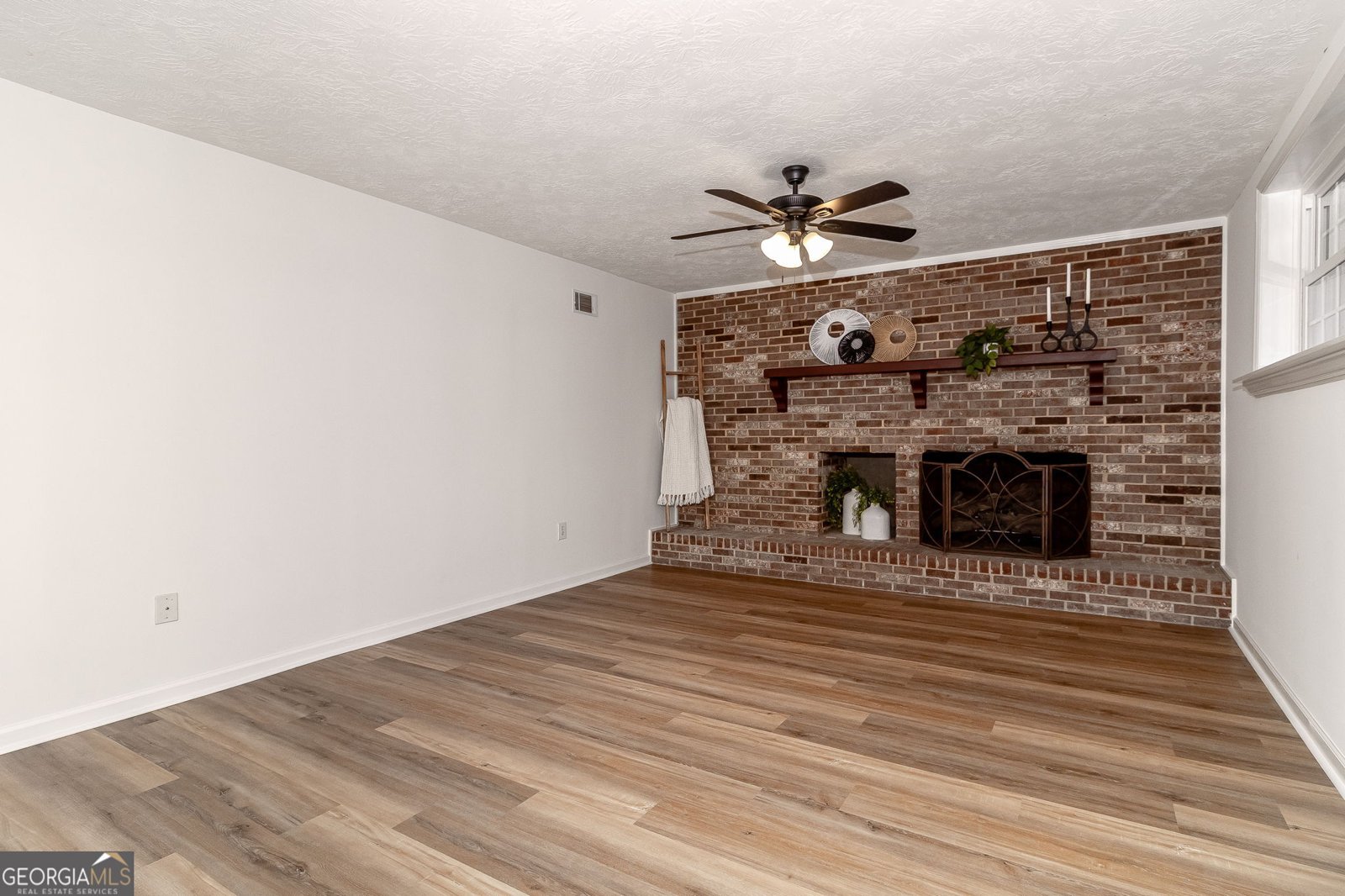 563 Lakewood Drive Thomson - 43