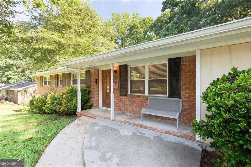 6119 Lullwater Drive Douglasville - 2
