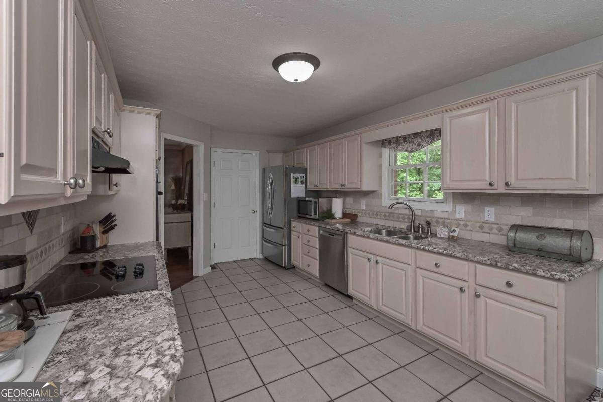 5885 West Chapel Hill Road Douglasville - 3