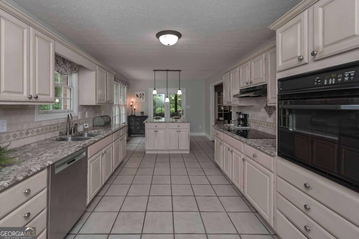 5885 West Chapel Hill Road Douglasville - 4