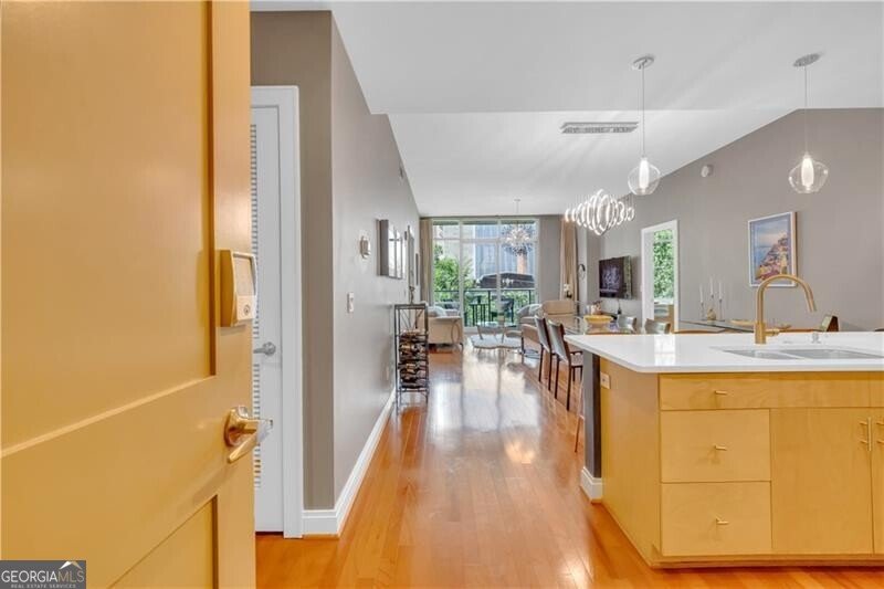 905 Juniper Street Atlanta - 3