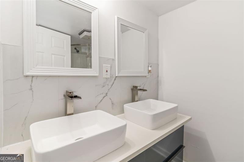 453 JAMES Lilburn - 18