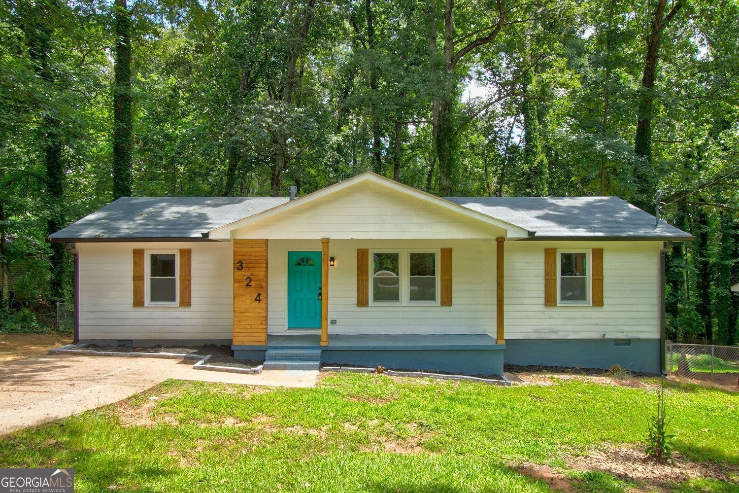 324 Laurel Lane Stockbridge - 1