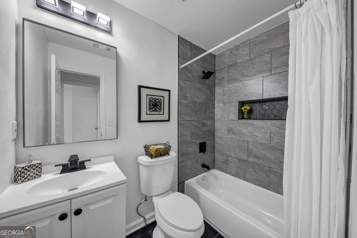 3042 Cottonwood Drive Atlanta - 18