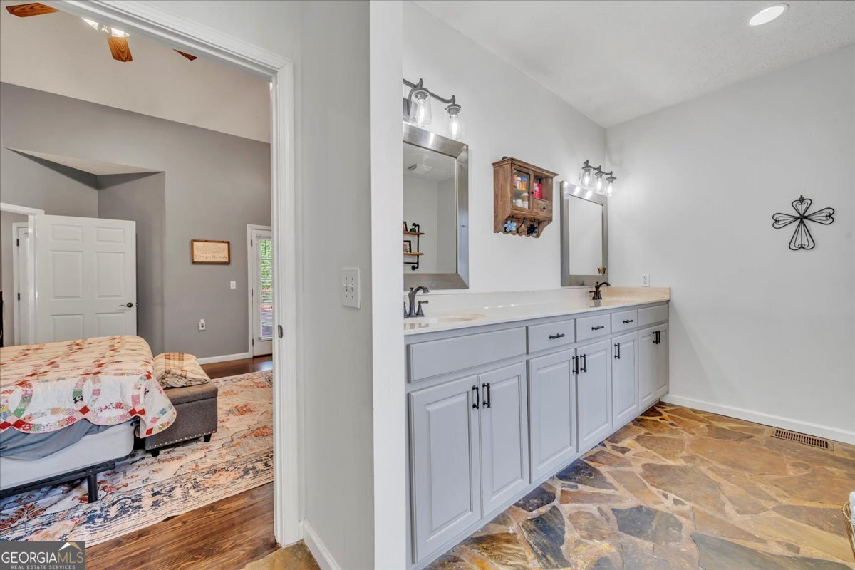 16 Little Collier Road Forsyth - 18