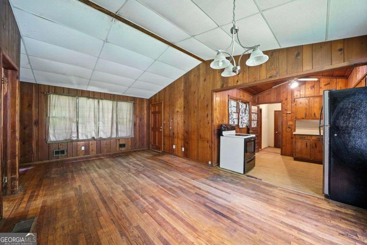 7099 LAKEVIEW Lane Atlanta - 18