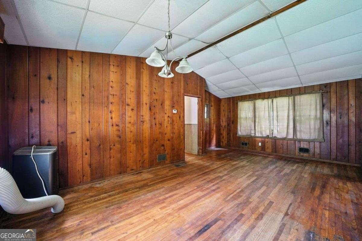 7099 LAKEVIEW Lane Atlanta - 7