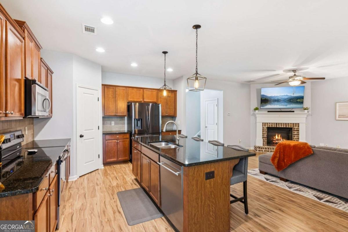 5925 Watersdown Way Flowery Branch - 10