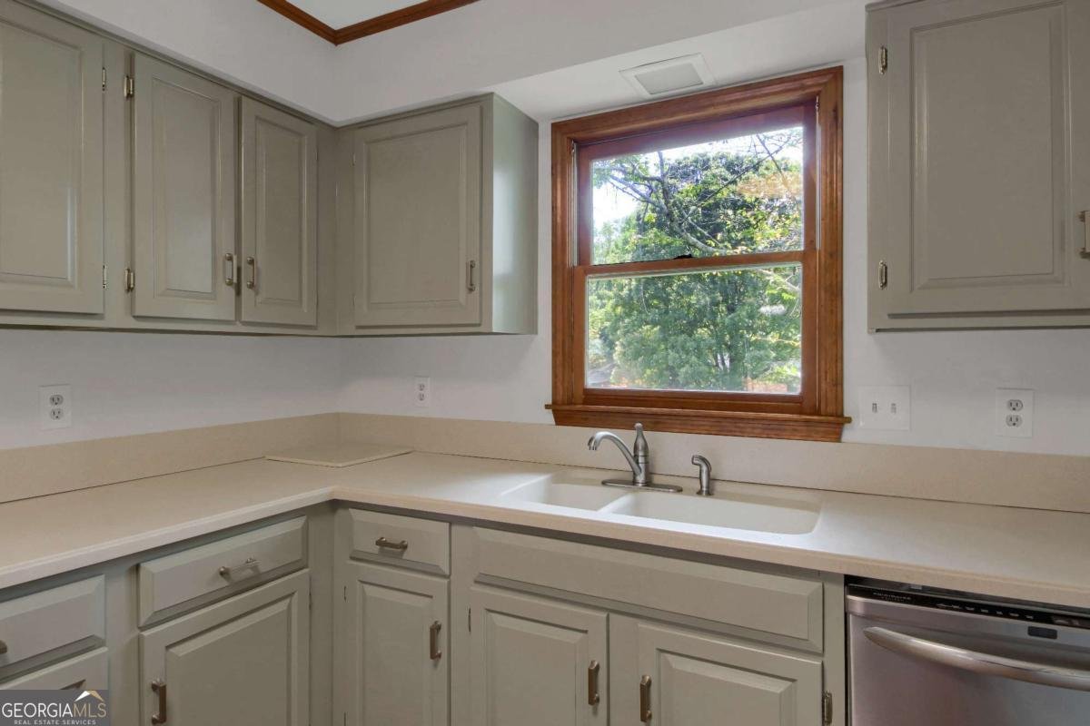 196 Comstock Court Lawrenceville - 11