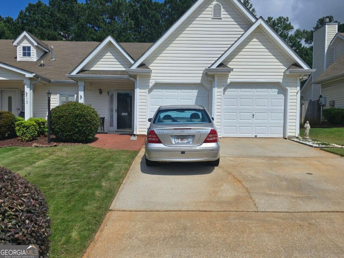 105 Courtyard Lane Newnan - 1