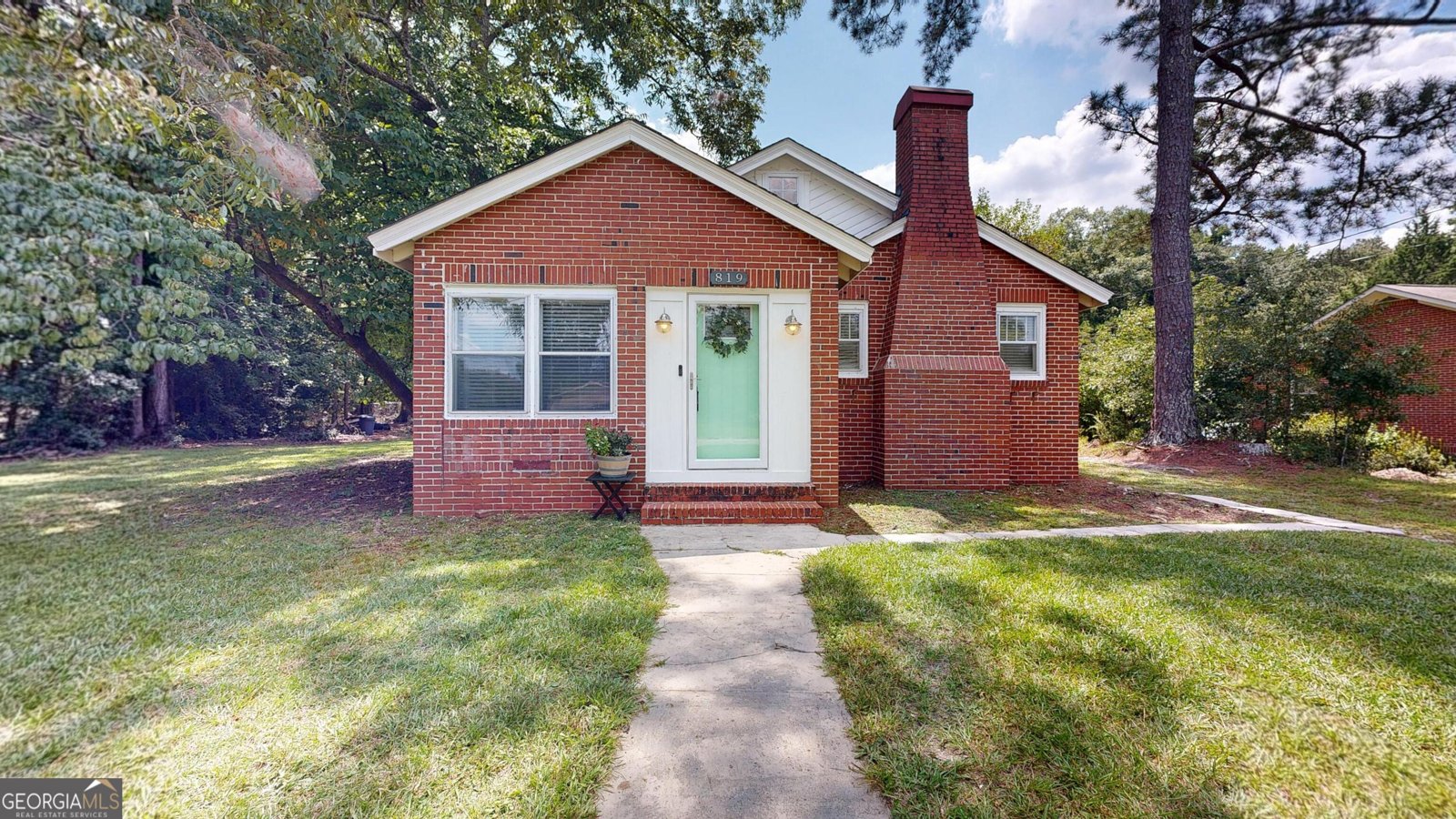 819 Nebula Road Manchester - 1