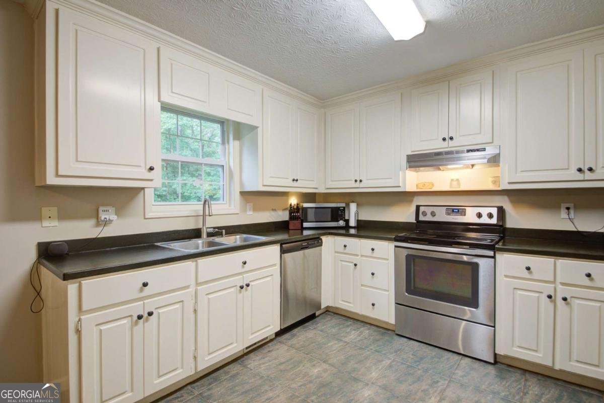 369 Fairfax Court Dawsonville - 4