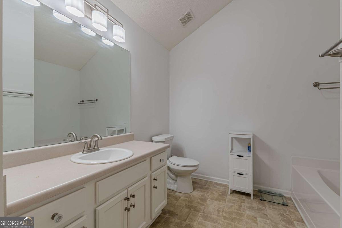 7640 RUTGERS Circle Fairburn - 35