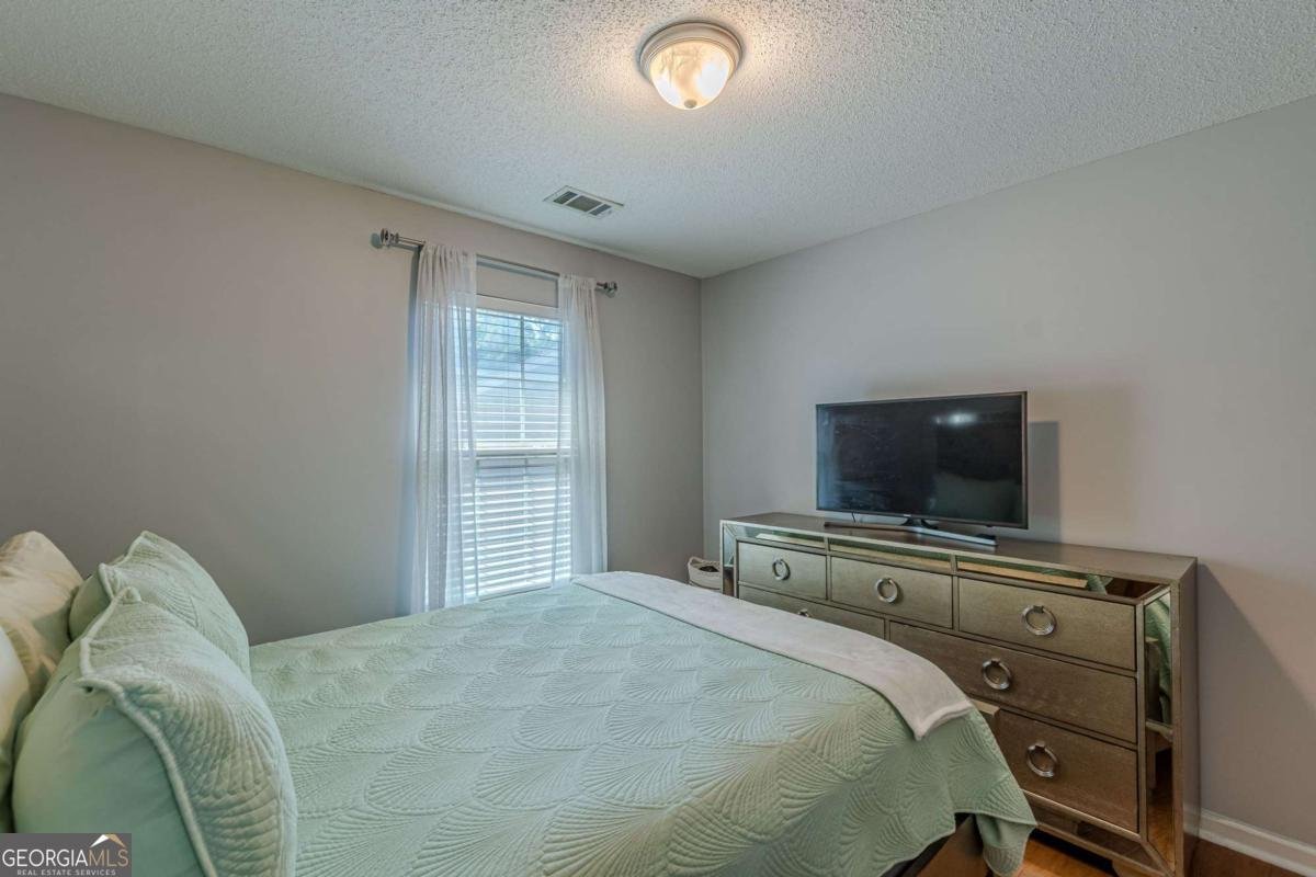 7640 RUTGERS Circle Fairburn - 39