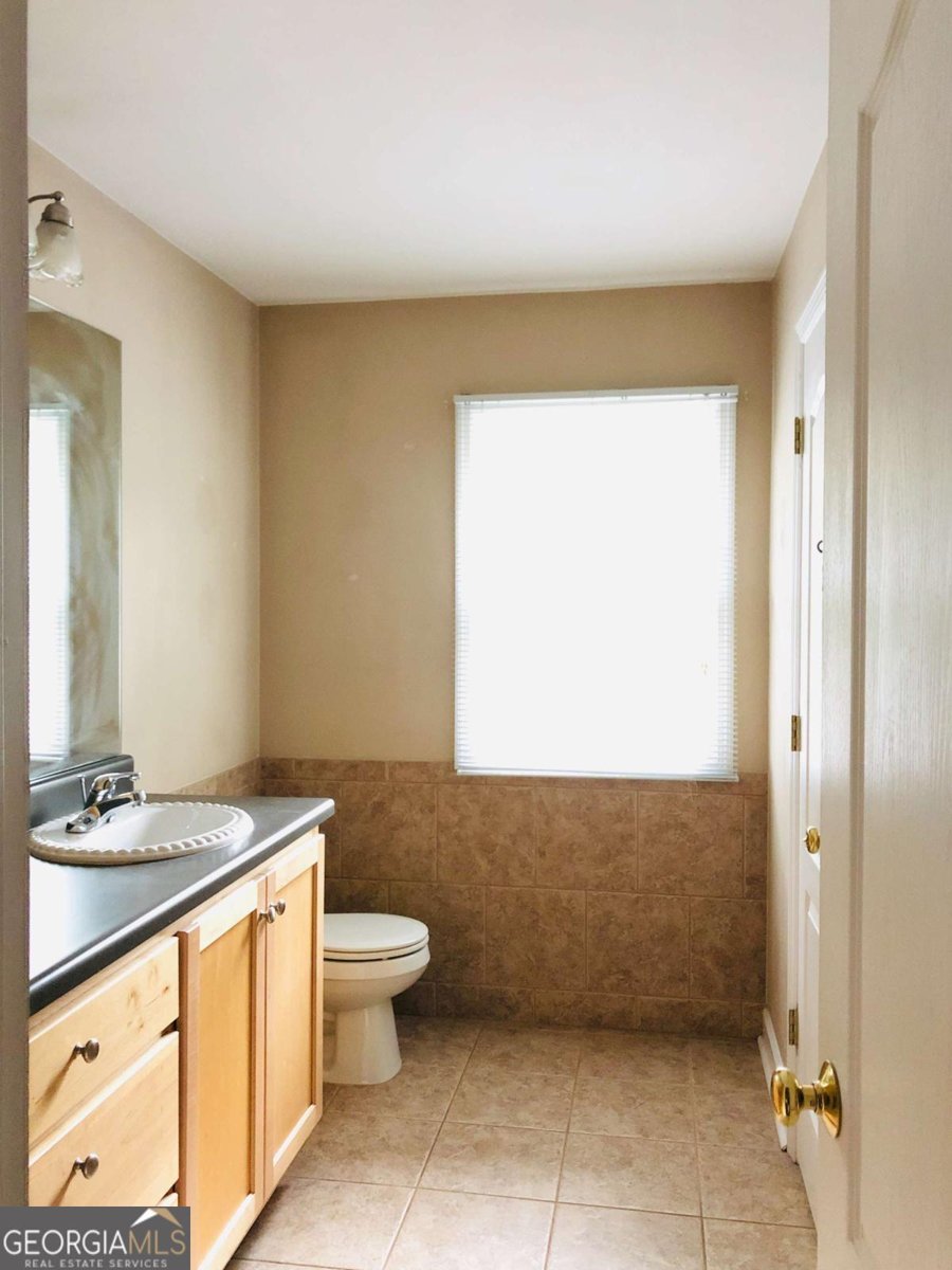 123 Garden Lane Athens - 24