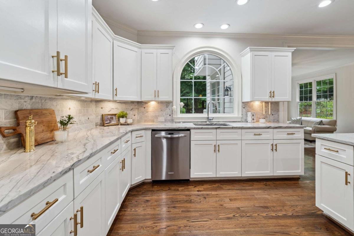 775 Barberry Drive Milton - 11