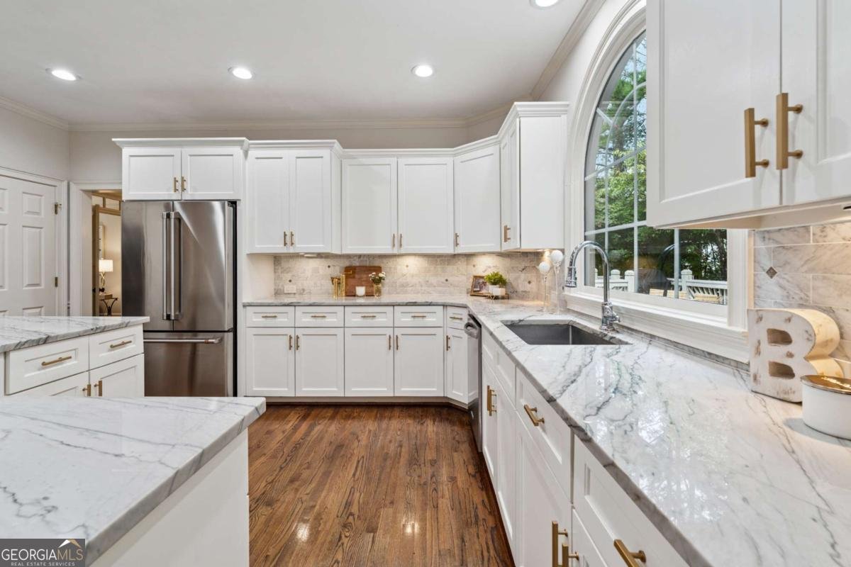 775 Barberry Drive Milton - 12