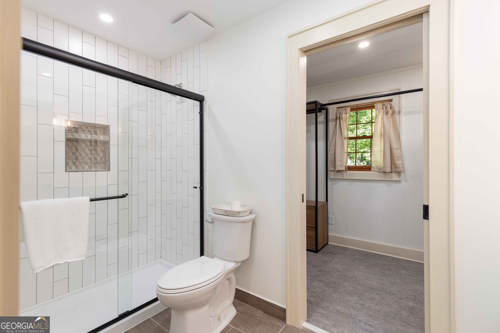 340 Commodore Drive Hamilton - 24