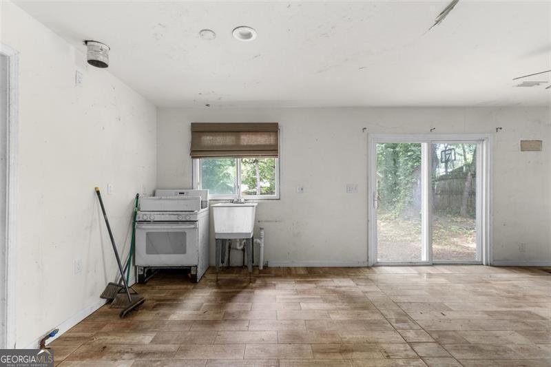 2044 HOWARD Circle Atlanta - 23