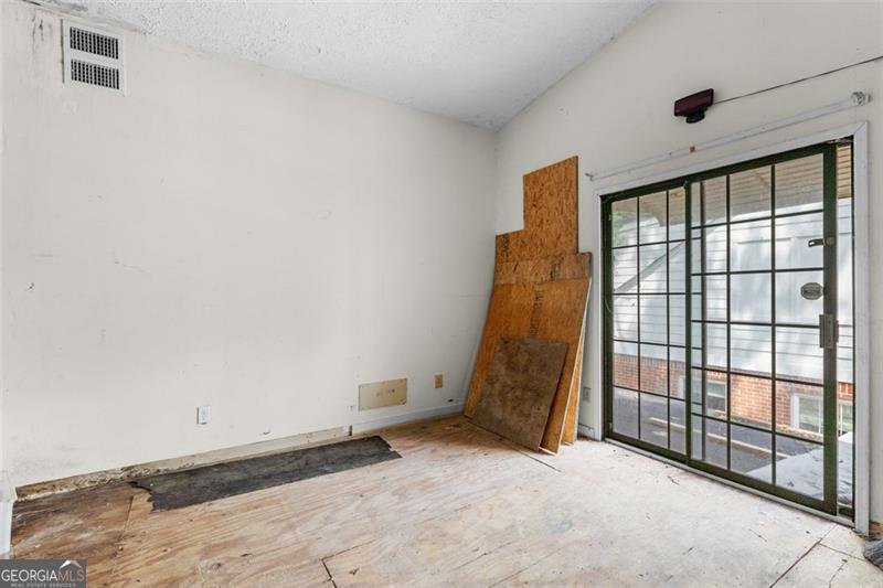 2044 HOWARD Circle Atlanta - 34