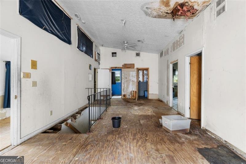 2044 HOWARD Circle Atlanta - 36