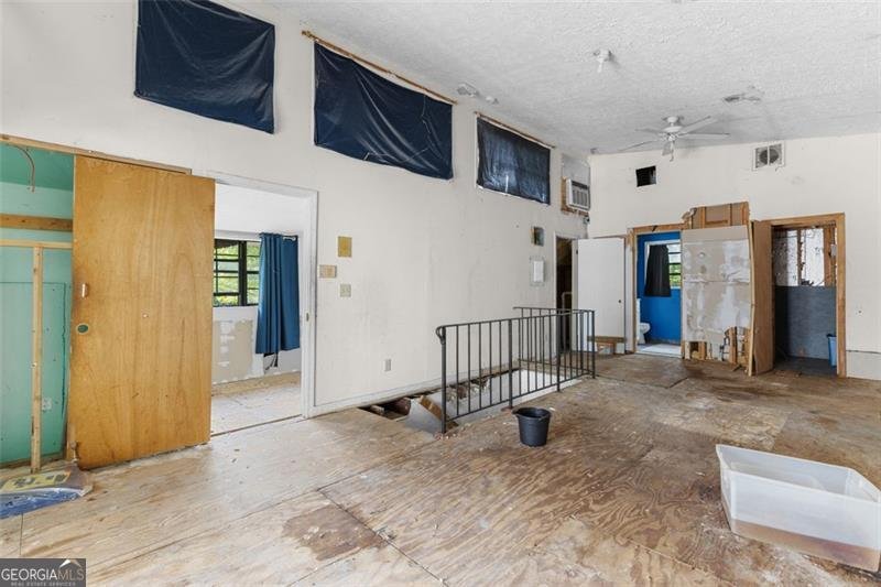 2044 HOWARD Circle Atlanta - 37