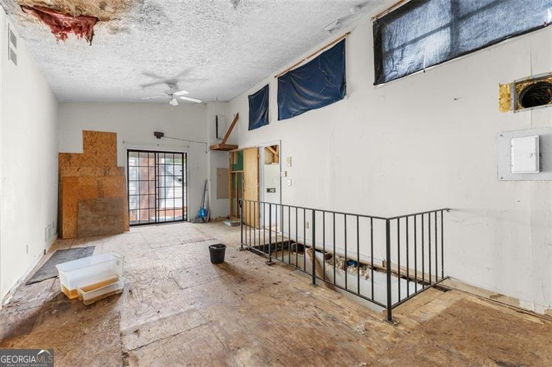 2044 HOWARD Circle Atlanta - 38