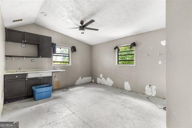 2044 HOWARD Circle Atlanta - 44