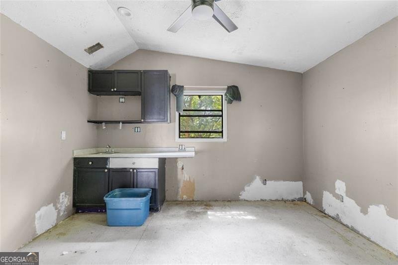 2044 HOWARD Circle Atlanta - 45