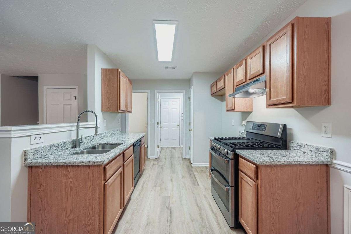 683 Lakes Circle Lithonia - 11