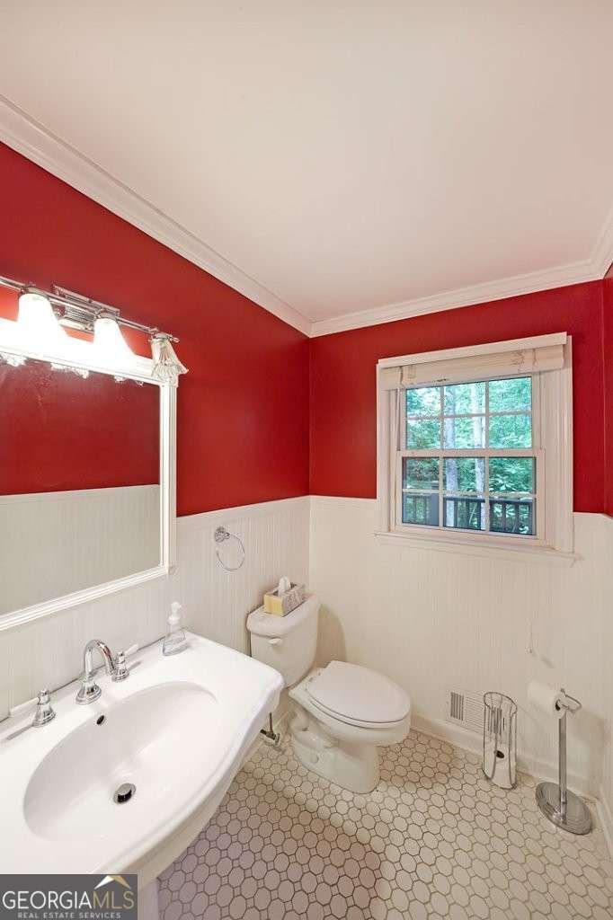 295 LAKEMONT Drive Roswell - 17