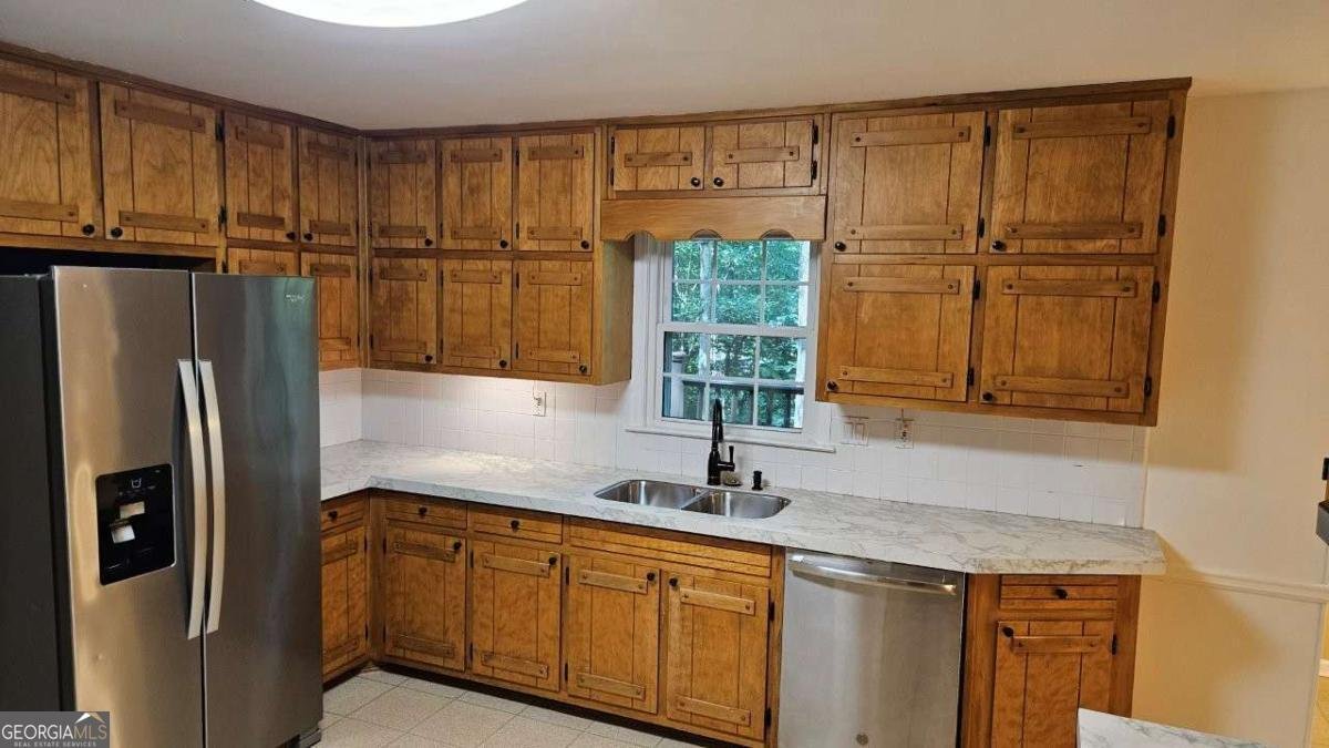295 LAKEMONT Drive Roswell - 18