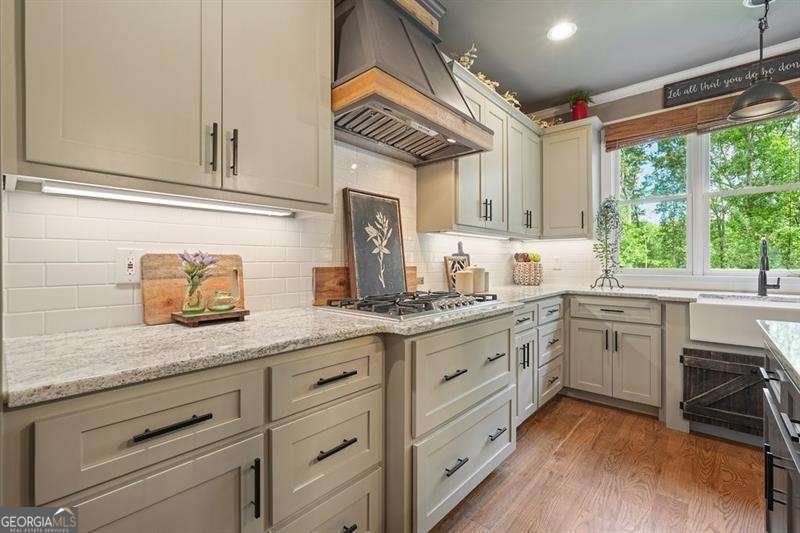 215 Wilshire Terrace White - 17