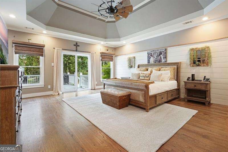 215 Wilshire Terrace White - 22