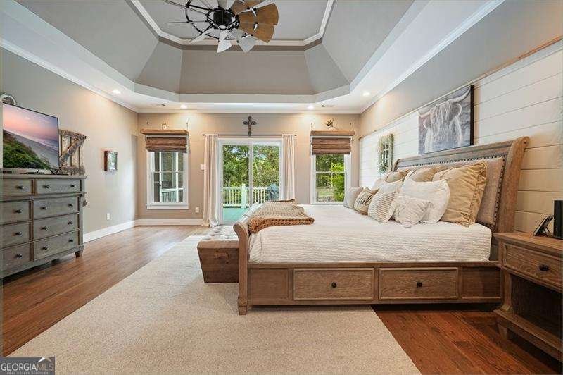 215 Wilshire Terrace White - 23