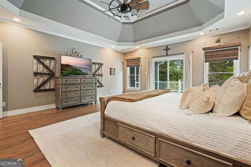 215 Wilshire Terrace White - 24