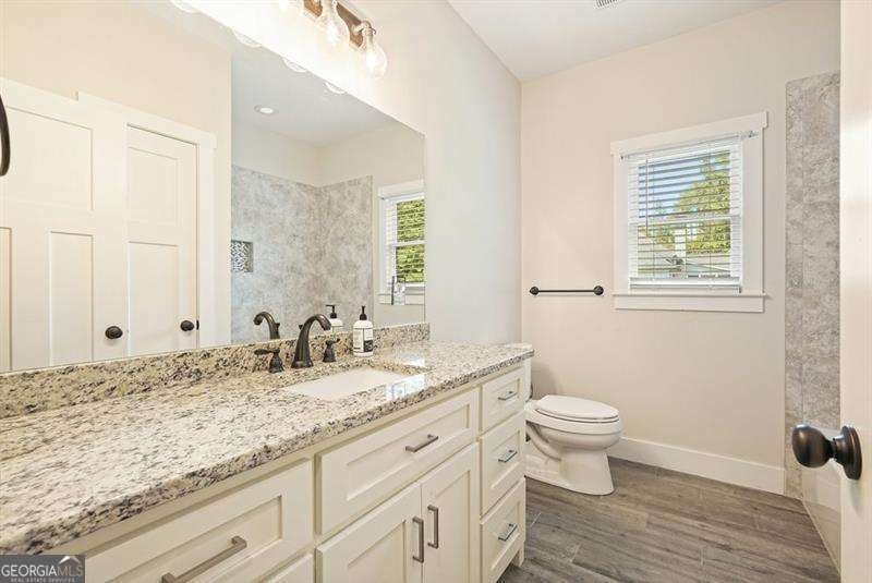 215 Wilshire Terrace White - 28