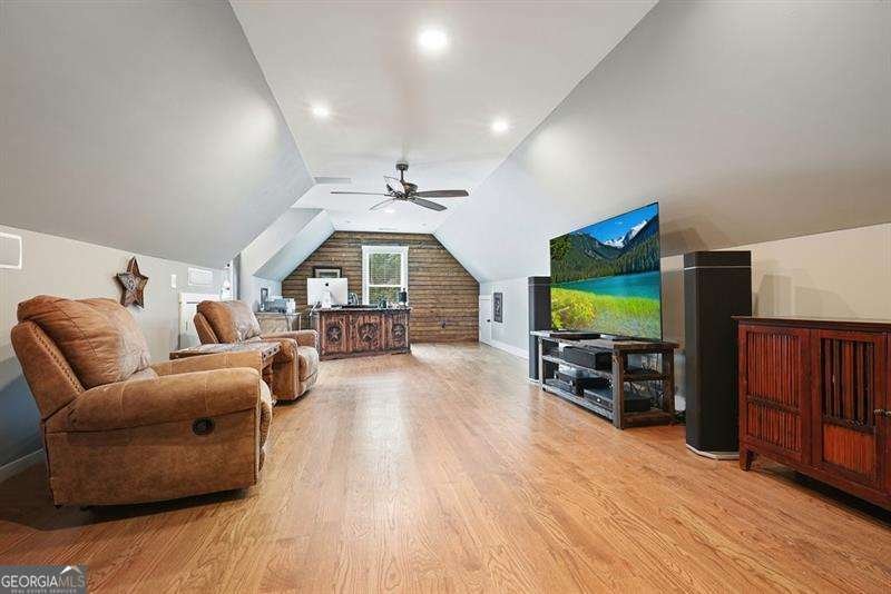 215 Wilshire Terrace White - 30