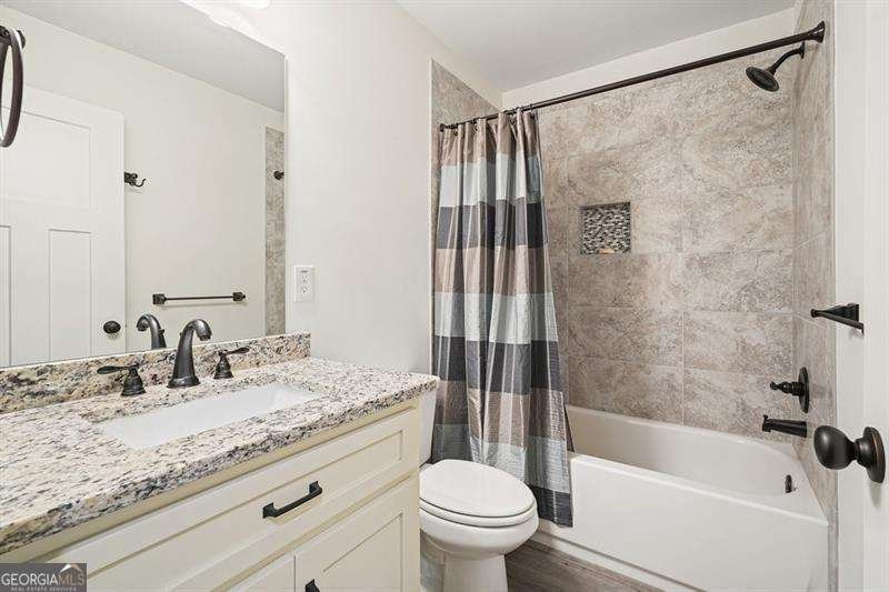 215 Wilshire Terrace White - 31