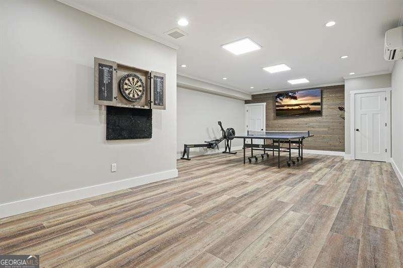 215 Wilshire Terrace White - 32