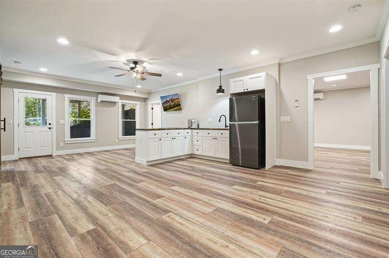 215 Wilshire Terrace White - 33