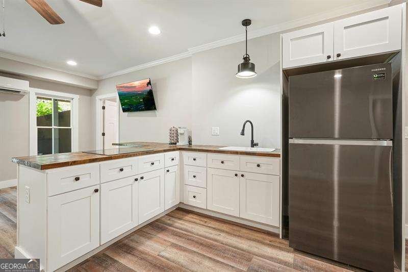 215 Wilshire Terrace White - 34