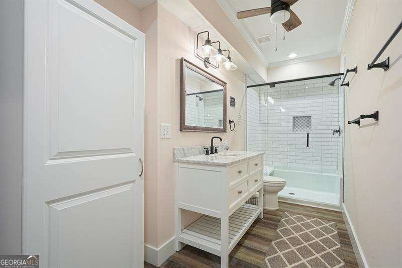 215 Wilshire Terrace White - 35