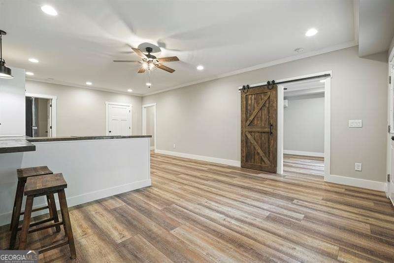 215 Wilshire Terrace White - 36