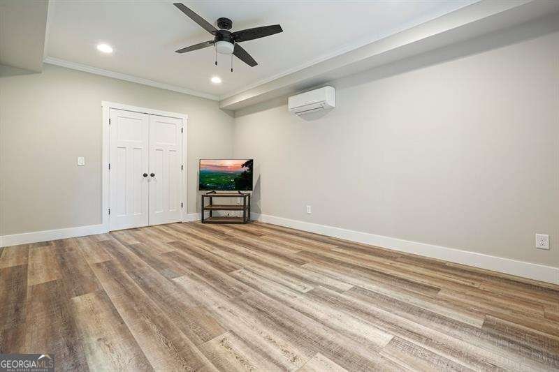 215 Wilshire Terrace White - 37