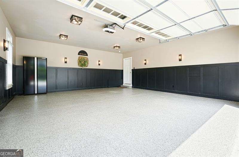 215 Wilshire Terrace White - 38