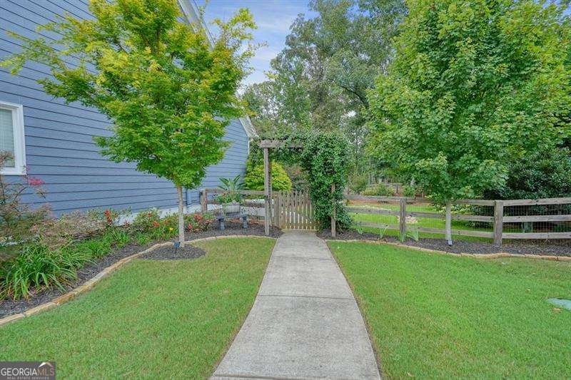 215 Wilshire Terrace White - 39